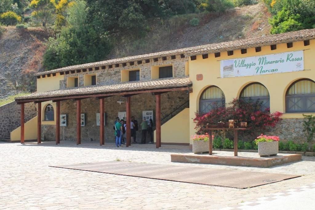 B&B Il Rifugio Del Lupo - E6721 Paringianu Kültér fotó