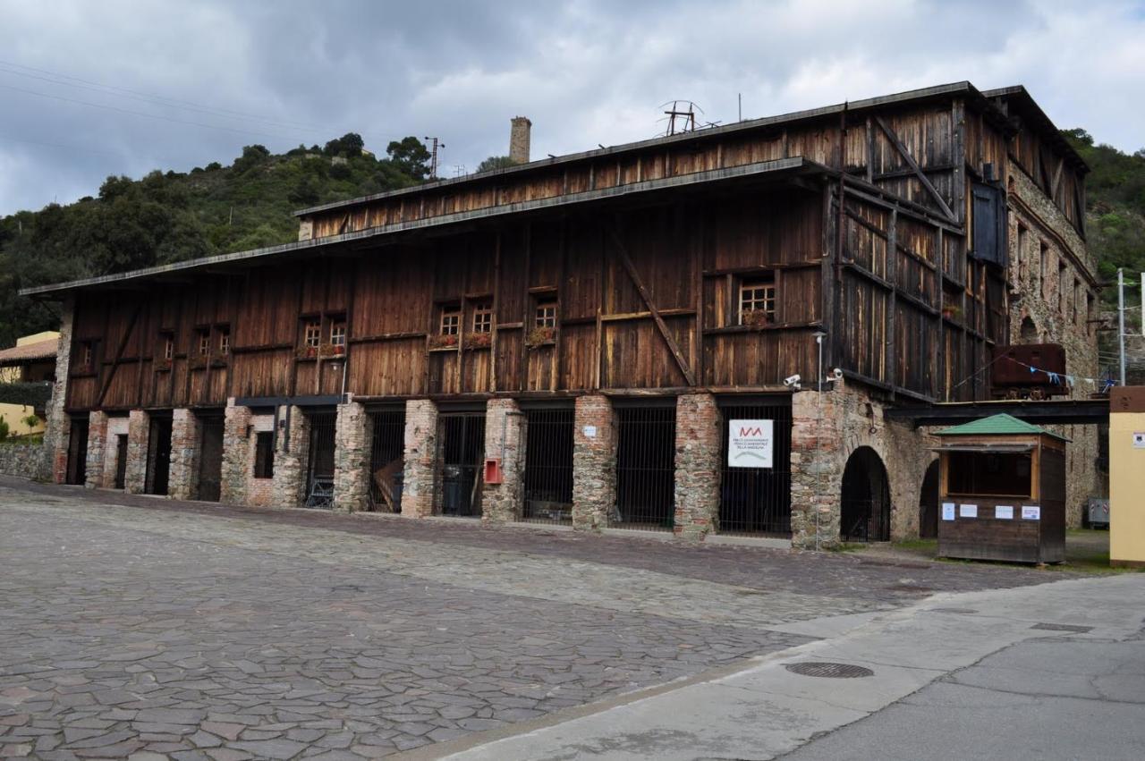 B&B Il Rifugio Del Lupo Paringianu Kültér fotó