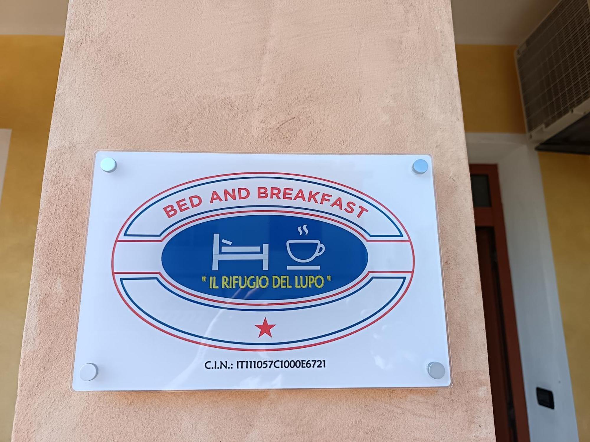 B&B Il Rifugio Del Lupo - E6721 Paringianu Kültér fotó